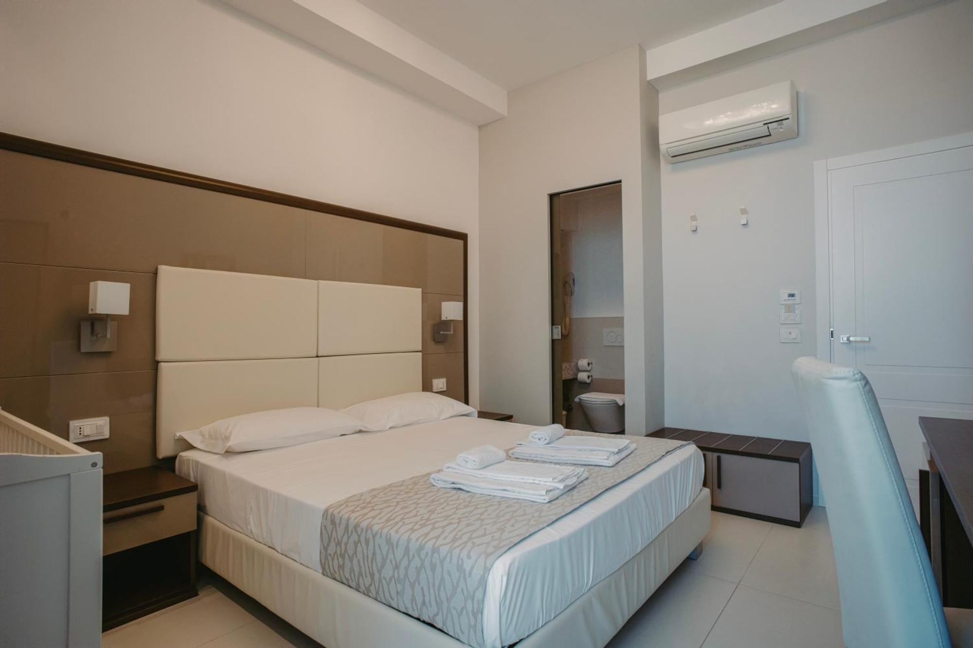 Hotel Baia Marina คูปรา มาริตติมา ภายนอก รูปภาพ
