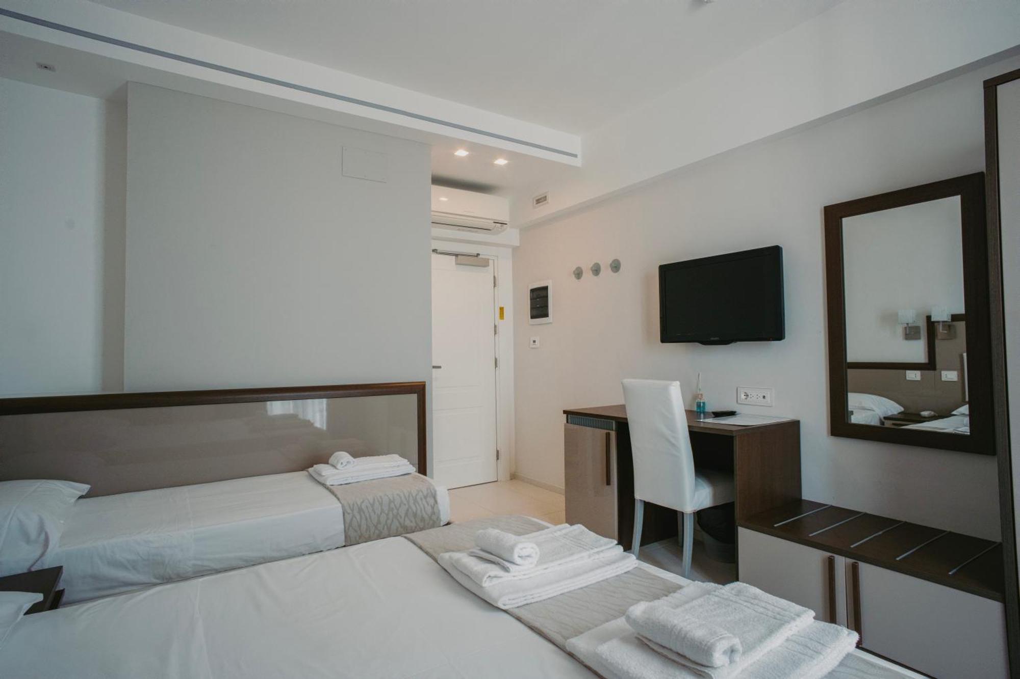 Hotel Baia Marina คูปรา มาริตติมา ภายนอก รูปภาพ
