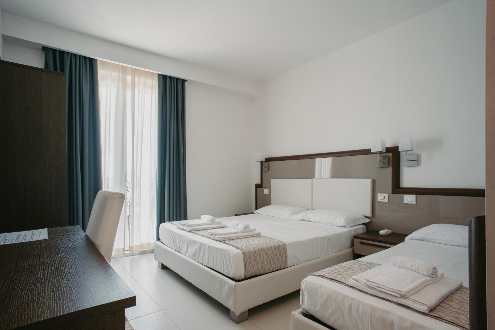 Hotel Baia Marina คูปรา มาริตติมา ภายนอก รูปภาพ