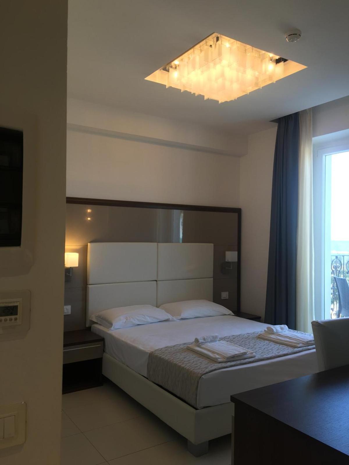 Hotel Baia Marina คูปรา มาริตติมา ภายนอก รูปภาพ