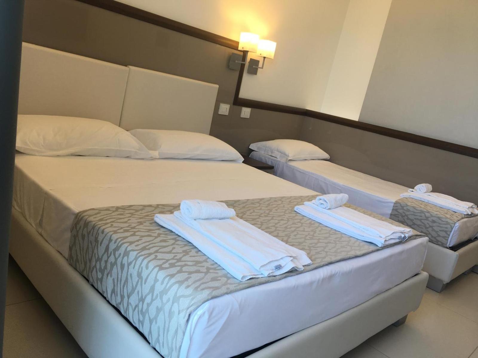 Hotel Baia Marina คูปรา มาริตติมา ภายนอก รูปภาพ