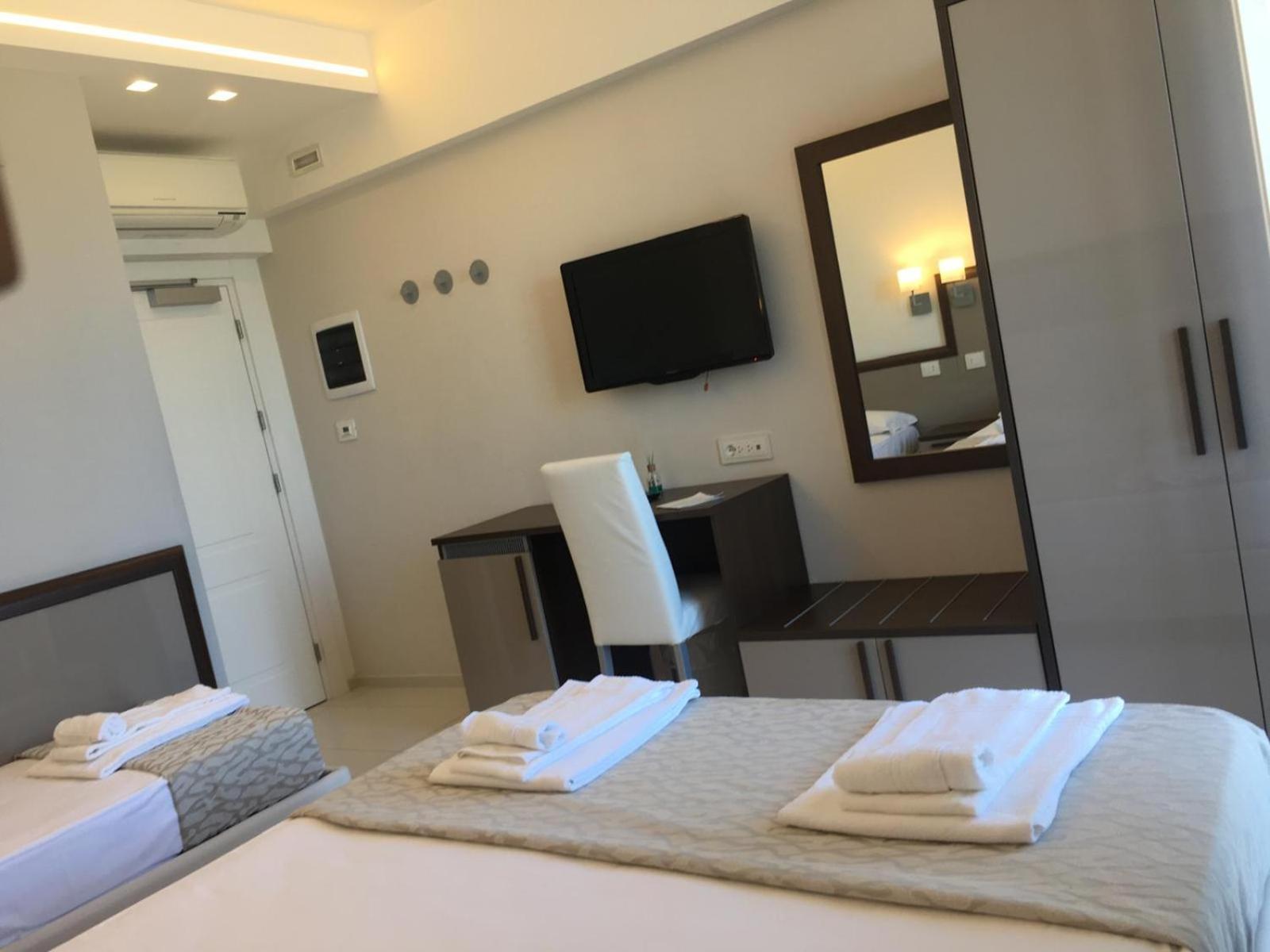 Hotel Baia Marina คูปรา มาริตติมา ภายนอก รูปภาพ