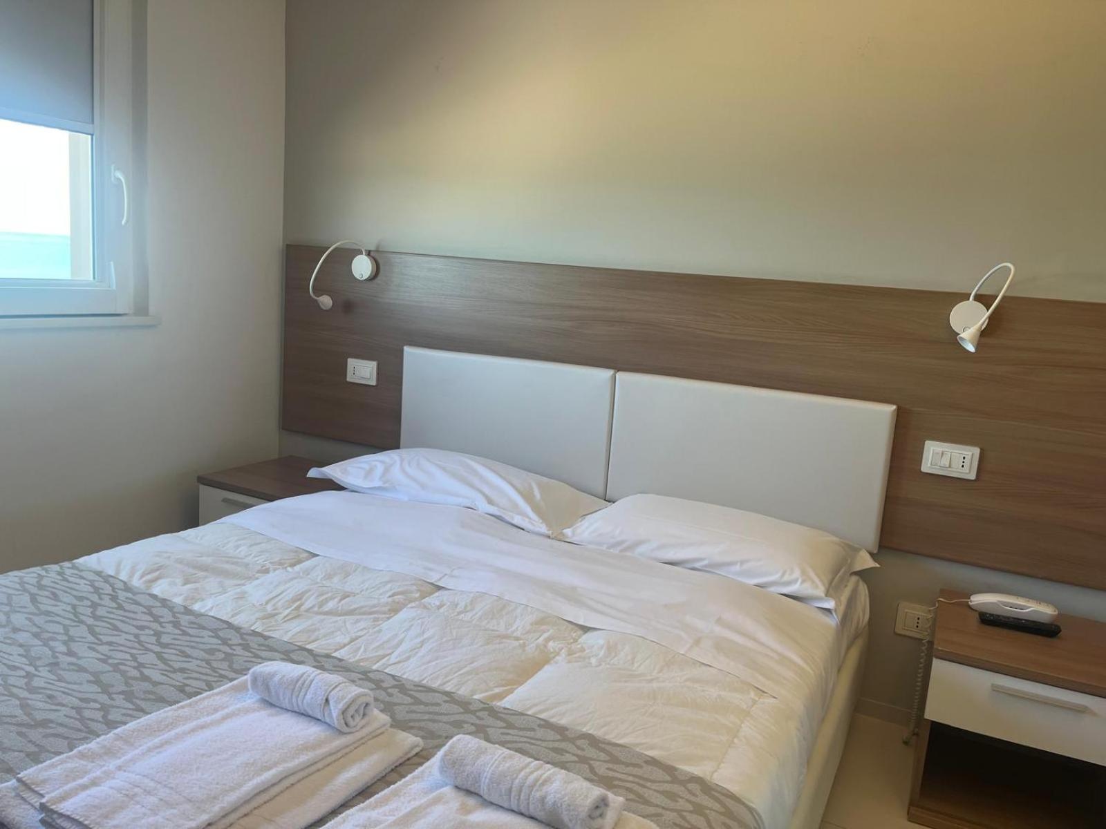 Hotel Baia Marina คูปรา มาริตติมา ภายนอก รูปภาพ