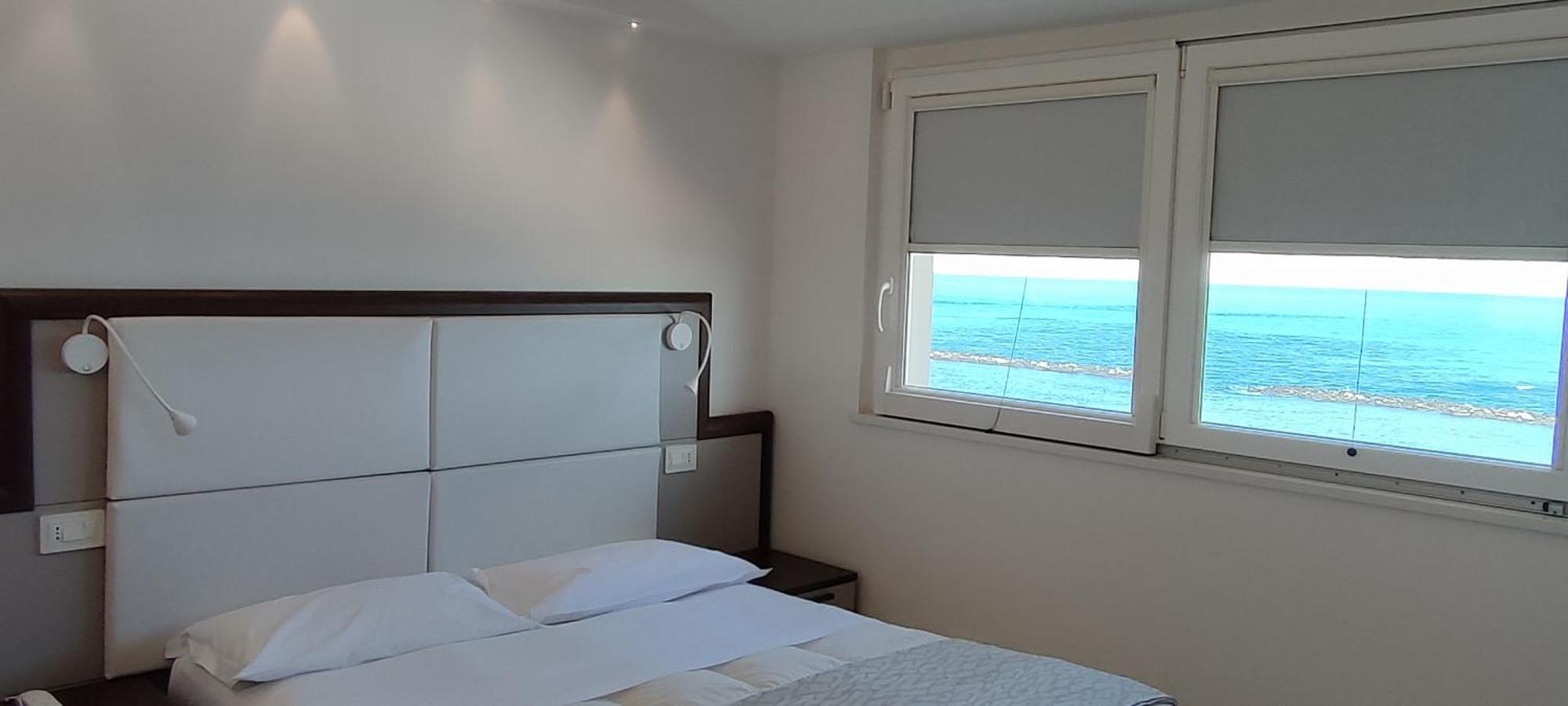 Hotel Baia Marina คูปรา มาริตติมา ภายนอก รูปภาพ