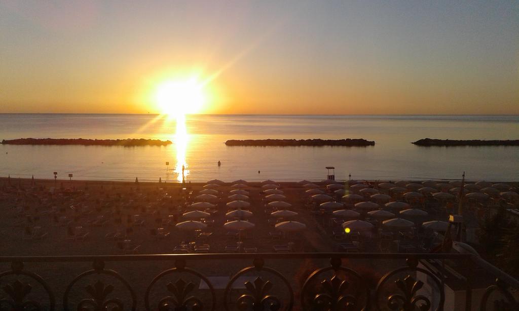 Hotel Baia Marina คูปรา มาริตติมา ภายนอก รูปภาพ