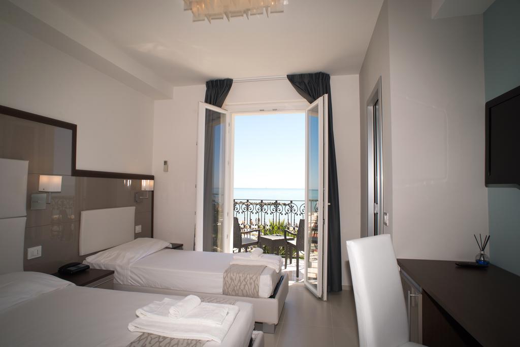 Hotel Baia Marina คูปรา มาริตติมา ภายนอก รูปภาพ