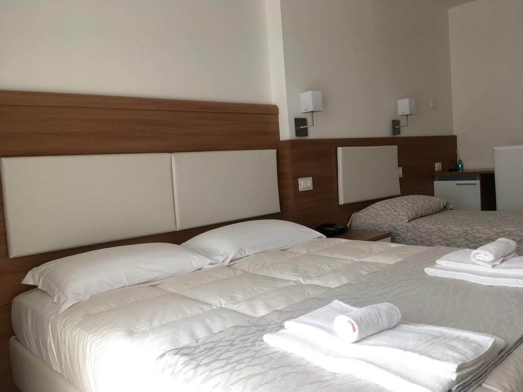 Hotel Baia Marina คูปรา มาริตติมา ภายนอก รูปภาพ