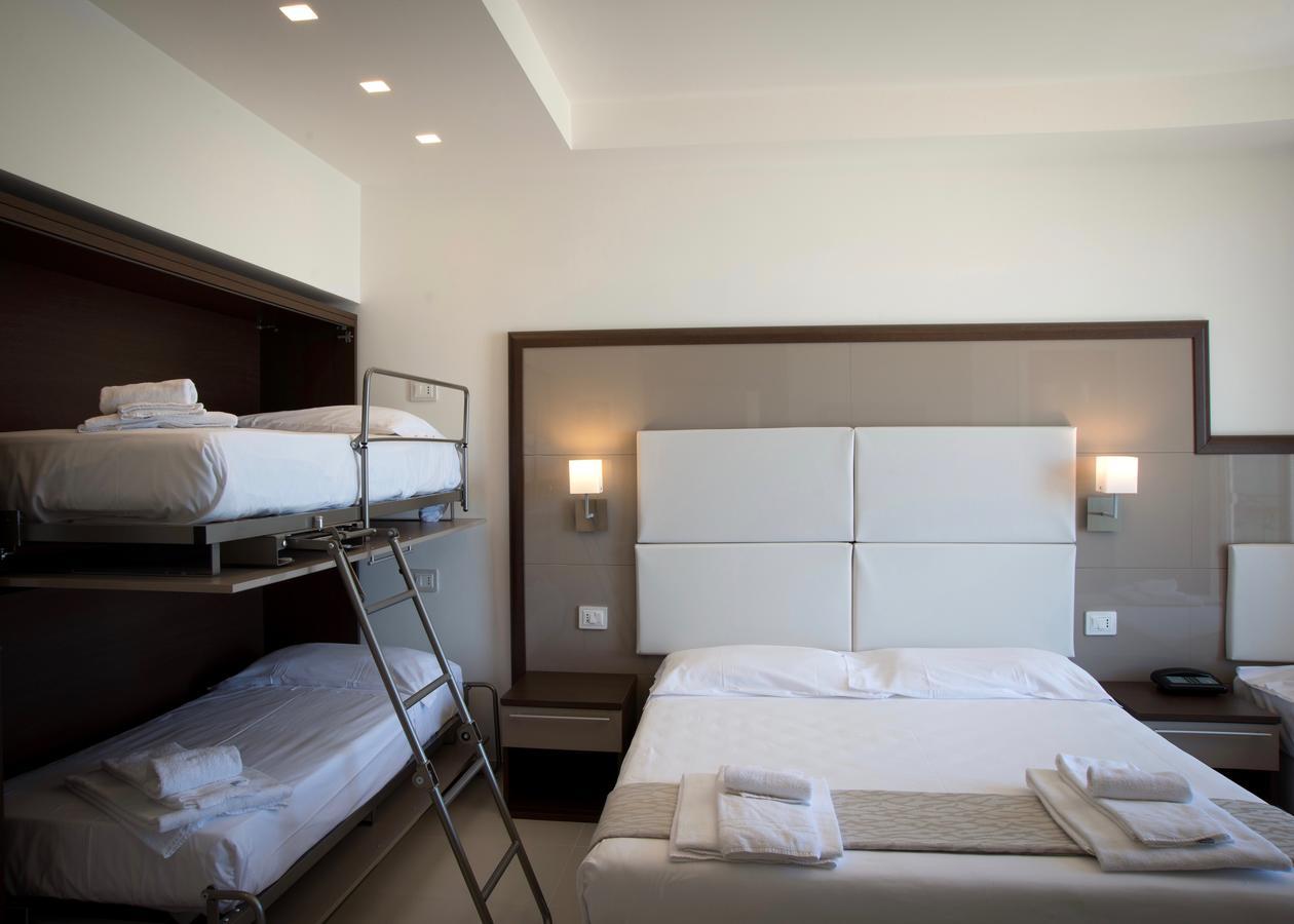 Hotel Baia Marina คูปรา มาริตติมา ภายนอก รูปภาพ